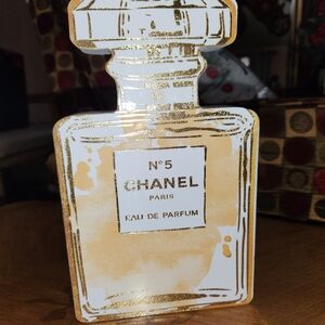 Chanel No. 5 Eau de Parfum Display